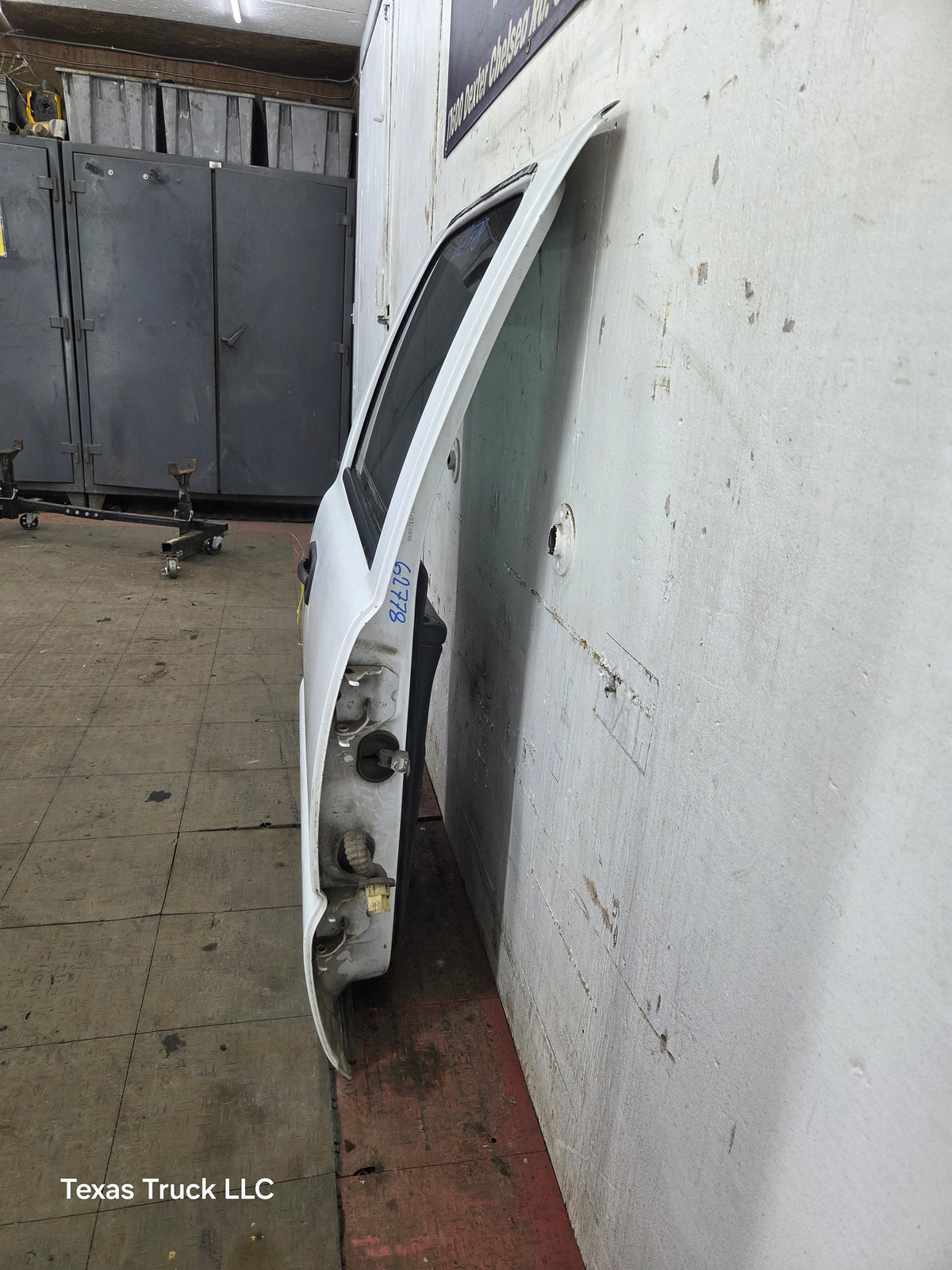 1999-2006 Chevrolet Silverado / GMC Sierra 1500 2500 3500 HD Rear Passenger side Crew Cab rear door RH