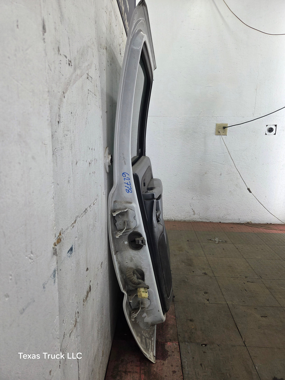 1999-2006 Chevrolet Silverado / GMC Sierra 1500 2500 3500 HD Rear Passenger side Crew Cab rear door RH