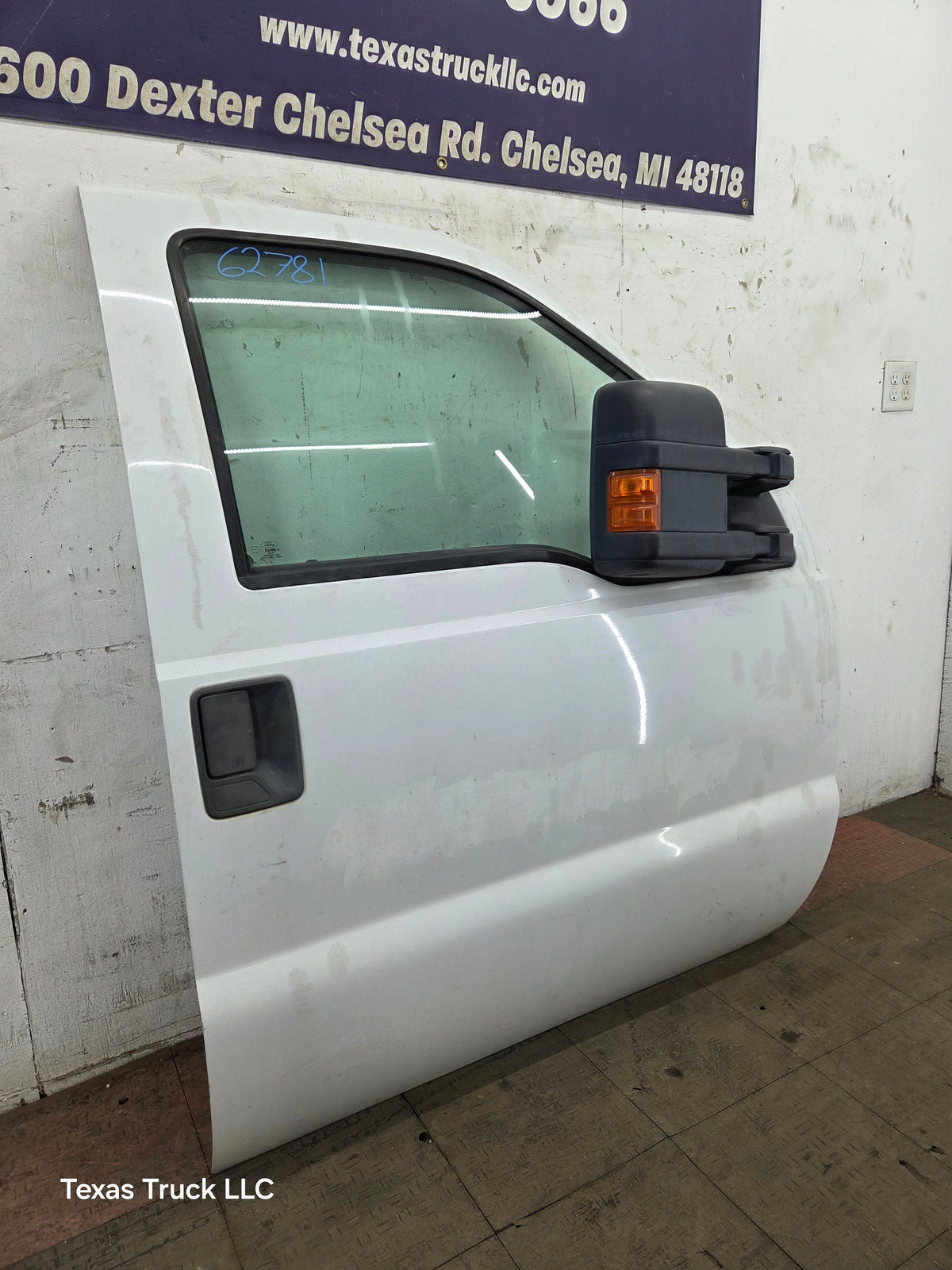 2012-2016 Ford Super Duty RH Passenger Side Front Door F250 F350 F450 F550