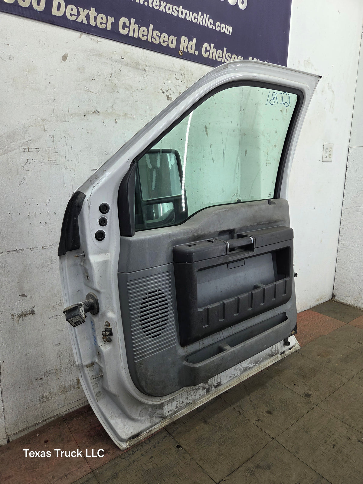2012-2016 Ford Super Duty RH Passenger Side Front Door F250 F350 F450 F550