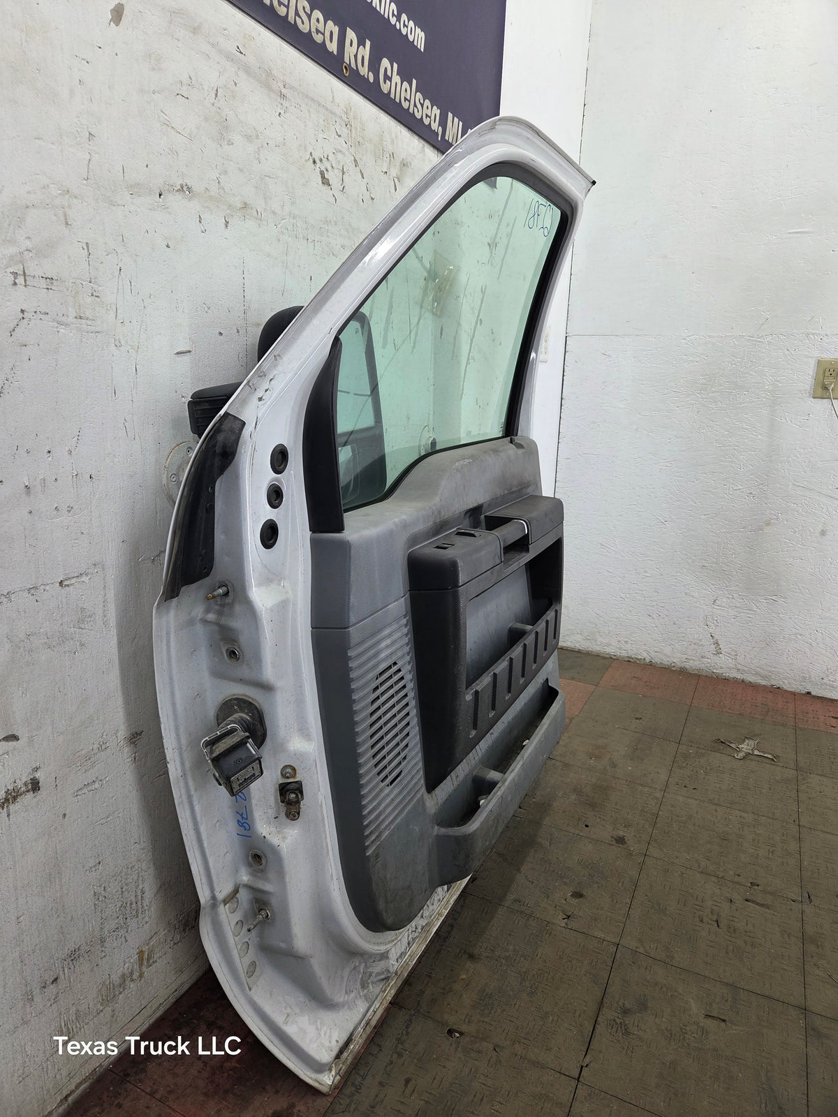2012-2016 Ford Super Duty RH Passenger Side Front Door F250 F350 F450 F550