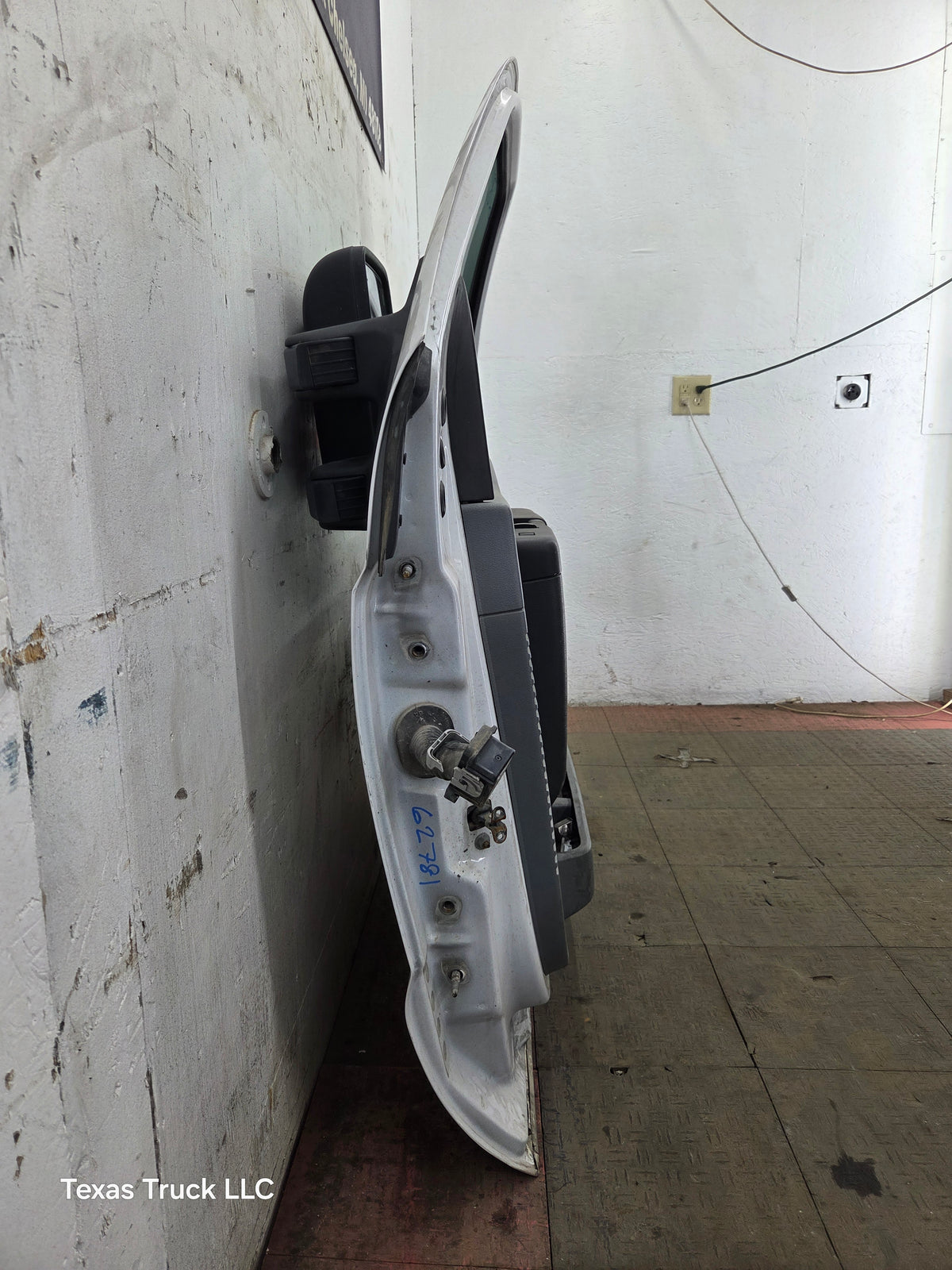 2012-2016 Ford Super Duty RH Passenger Side Front Door F250 F350 F450 F550