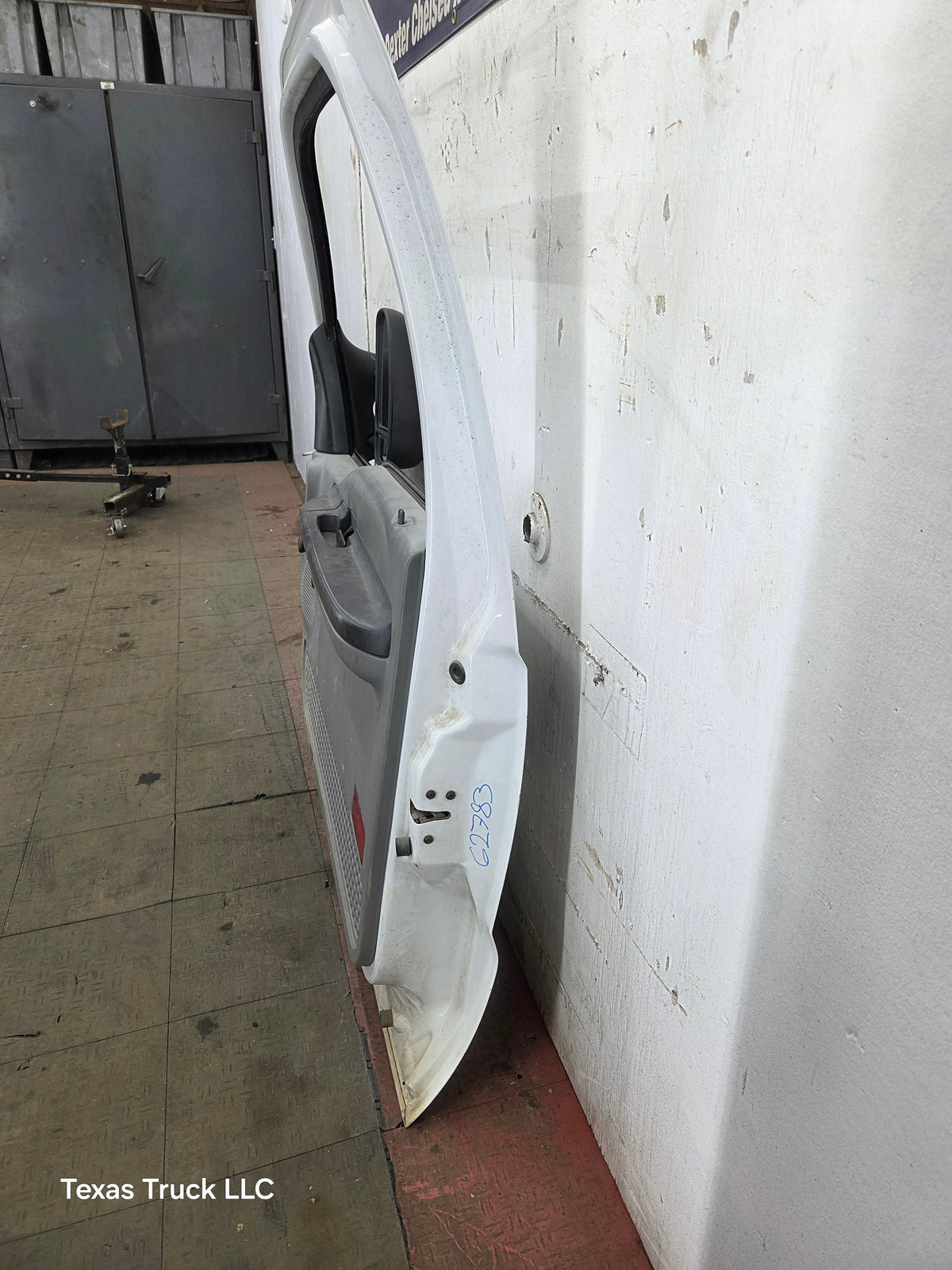 1999-2007 Ford Super Duty RH Passenger Side Front Door F250 F350 F450 F550