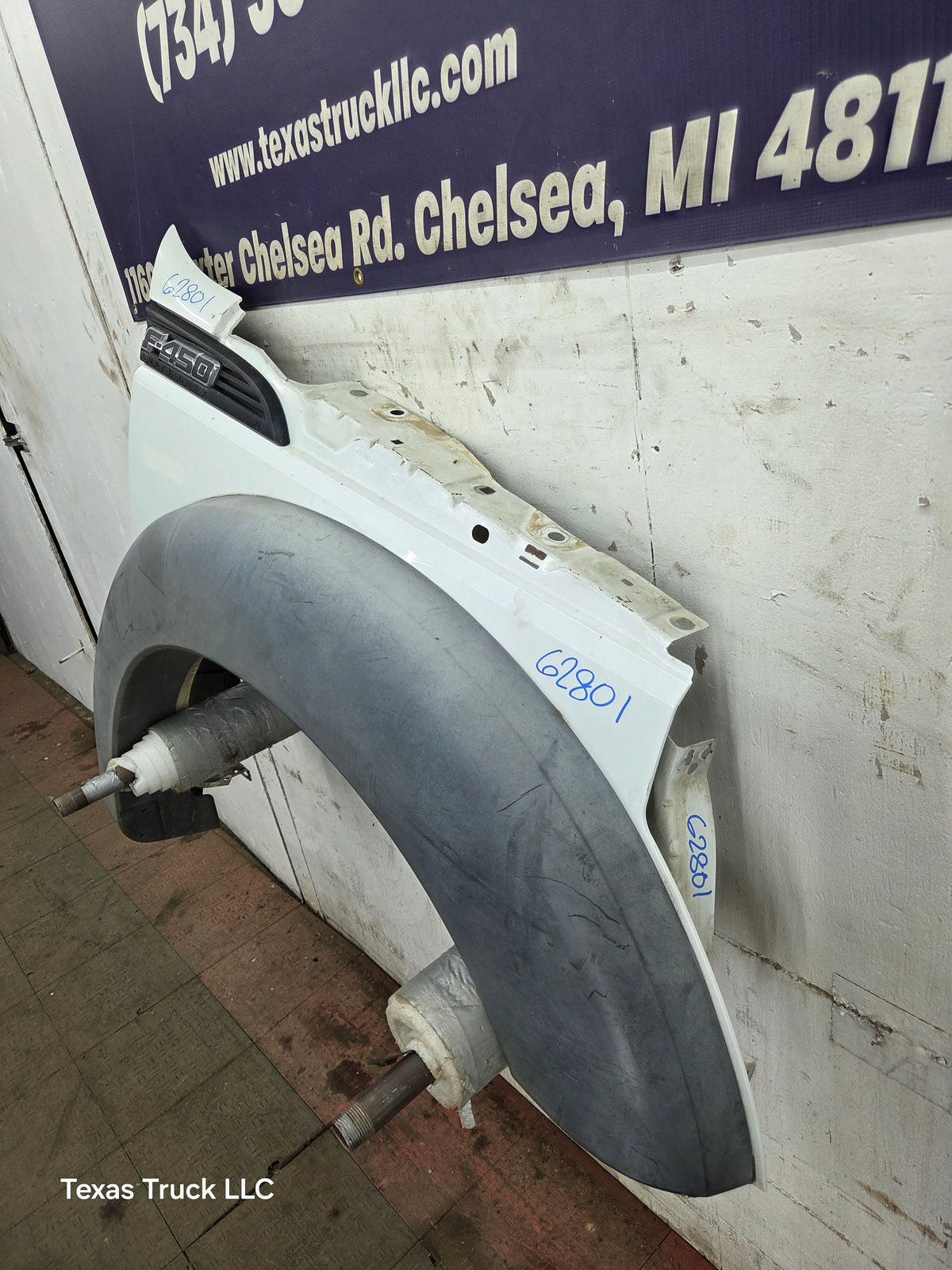 2011-2016 Ford Super Duty F450 F550 RH Passenger Side Front Fender
