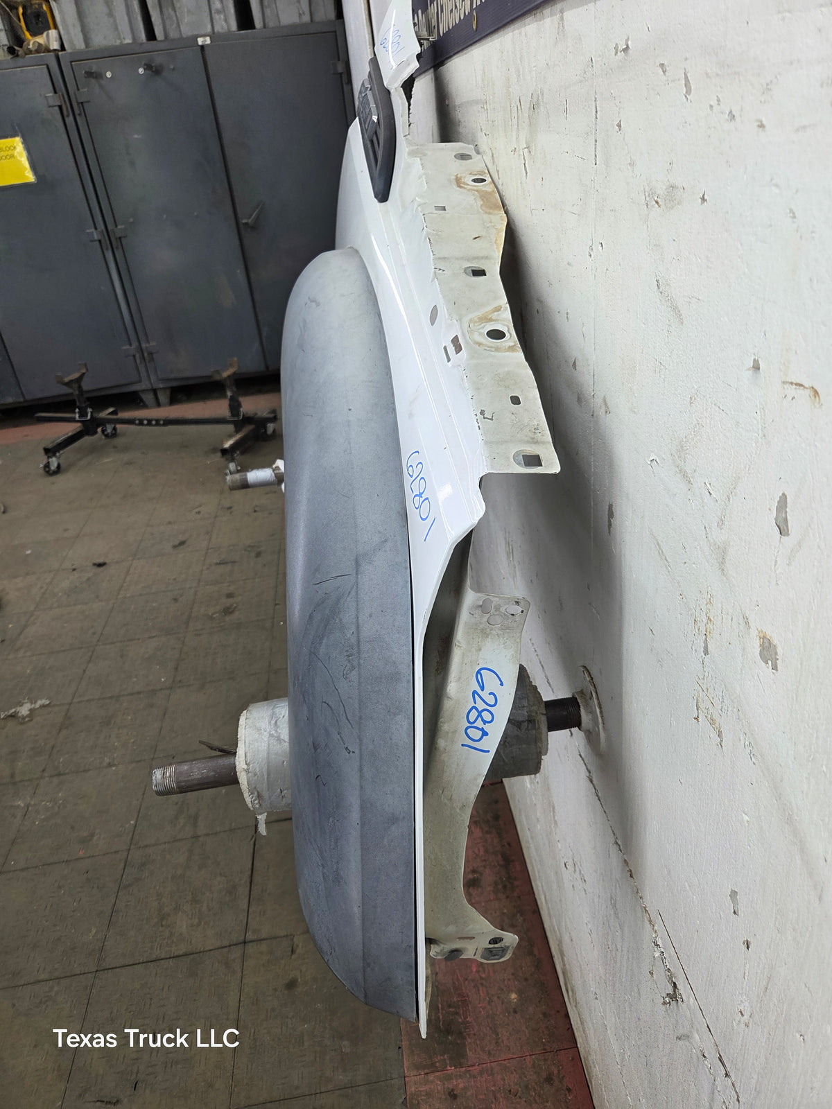 2011-2016 Ford Super Duty F450 F550 RH Passenger Side Front Fender