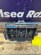 2003-2005 Chevrolet Silverado / GMC Sierra 1500 250 3500 Engine Bay Fuse Box - 15177117