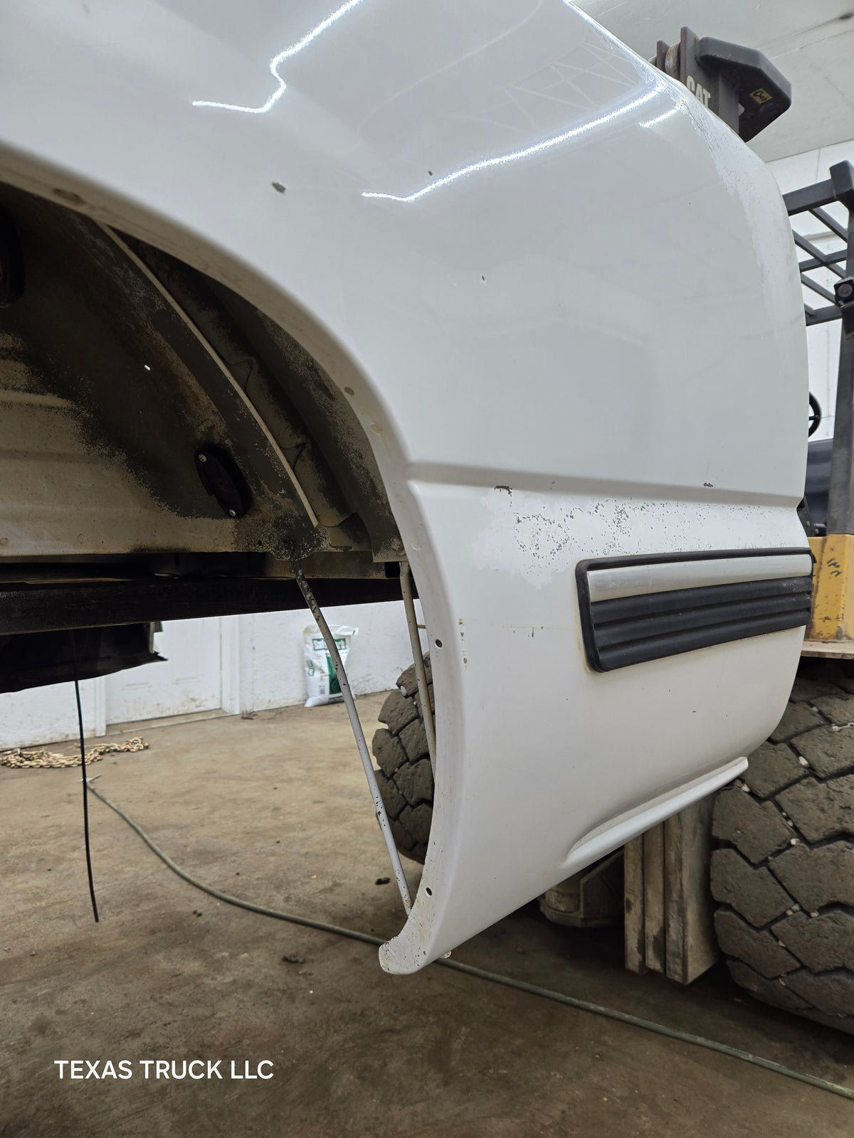 1999-2007 Chevrolet Silverado / GMC Sierra 1500 2500HD 3500HD 6' 6" Short Truck Bed