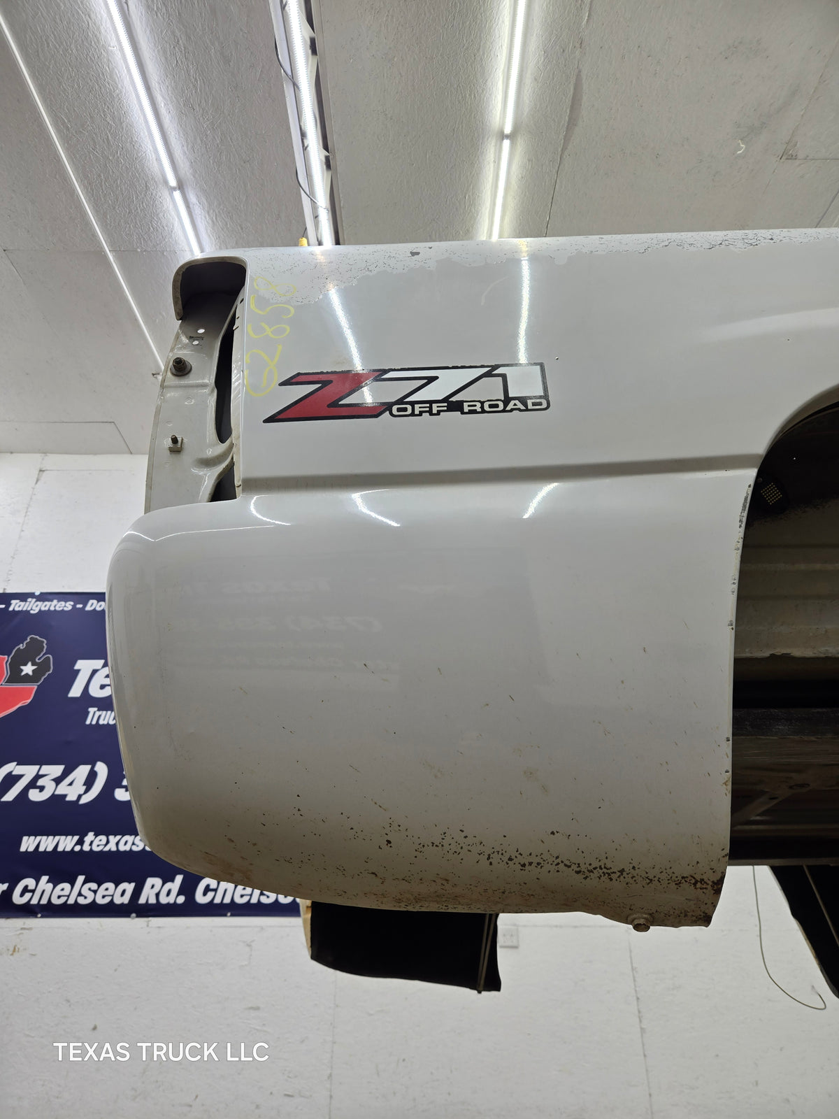 1999-2007 Chevrolet Silverado / GMC Sierra 1500 2500HD 3500HD 6' 6" Short Truck Bed