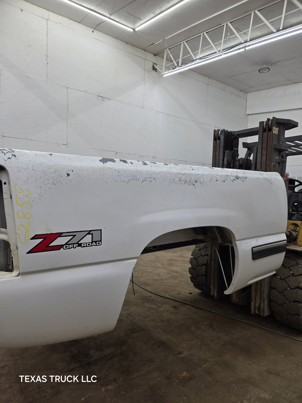 1999-2007 Chevrolet Silverado / GMC Sierra 1500 2500HD 3500HD 6' 6" Short Truck Bed