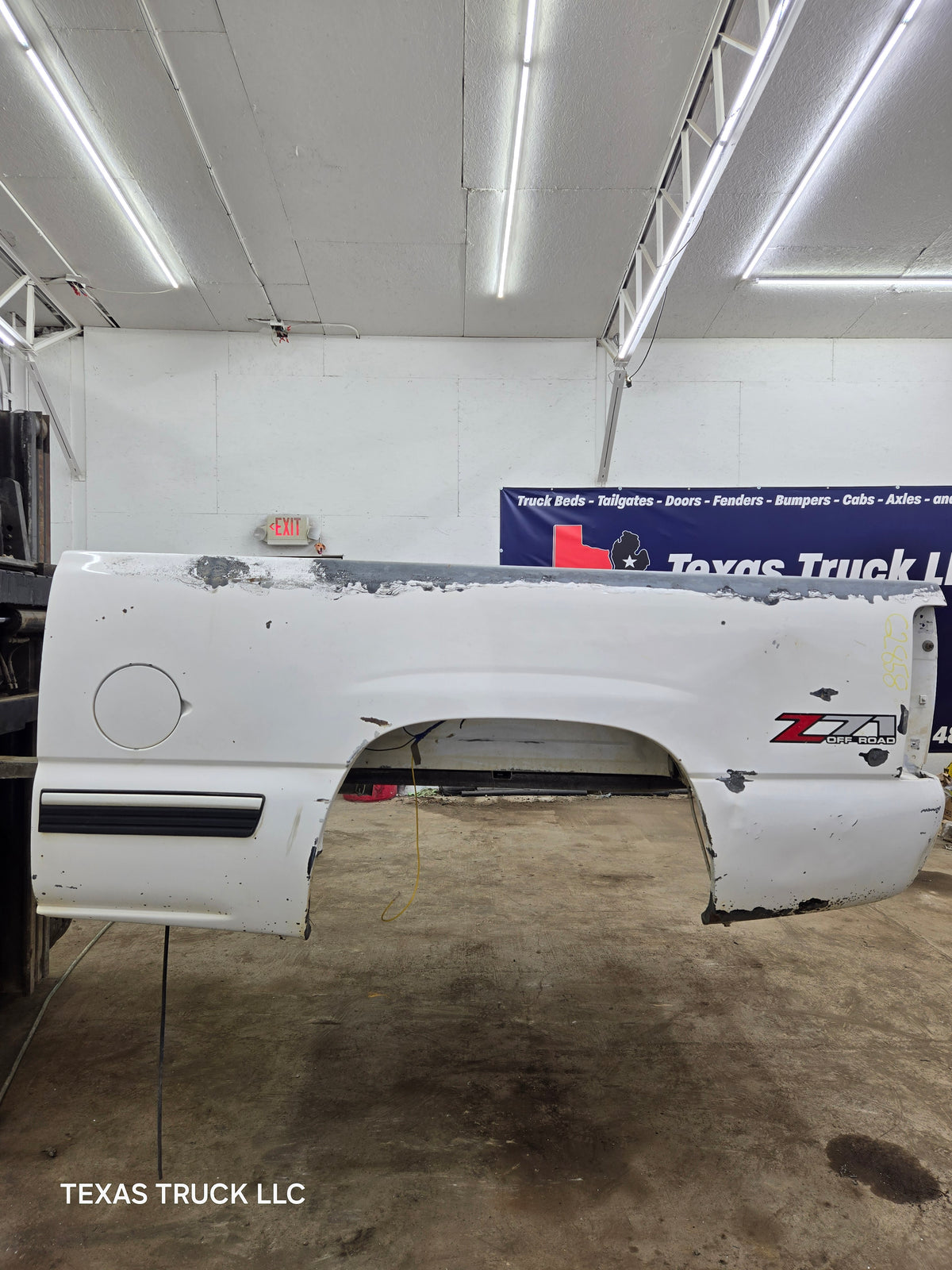 1999-2007 Chevrolet Silverado / GMC Sierra 1500 2500HD 3500HD 6' 6" Short Truck Bed