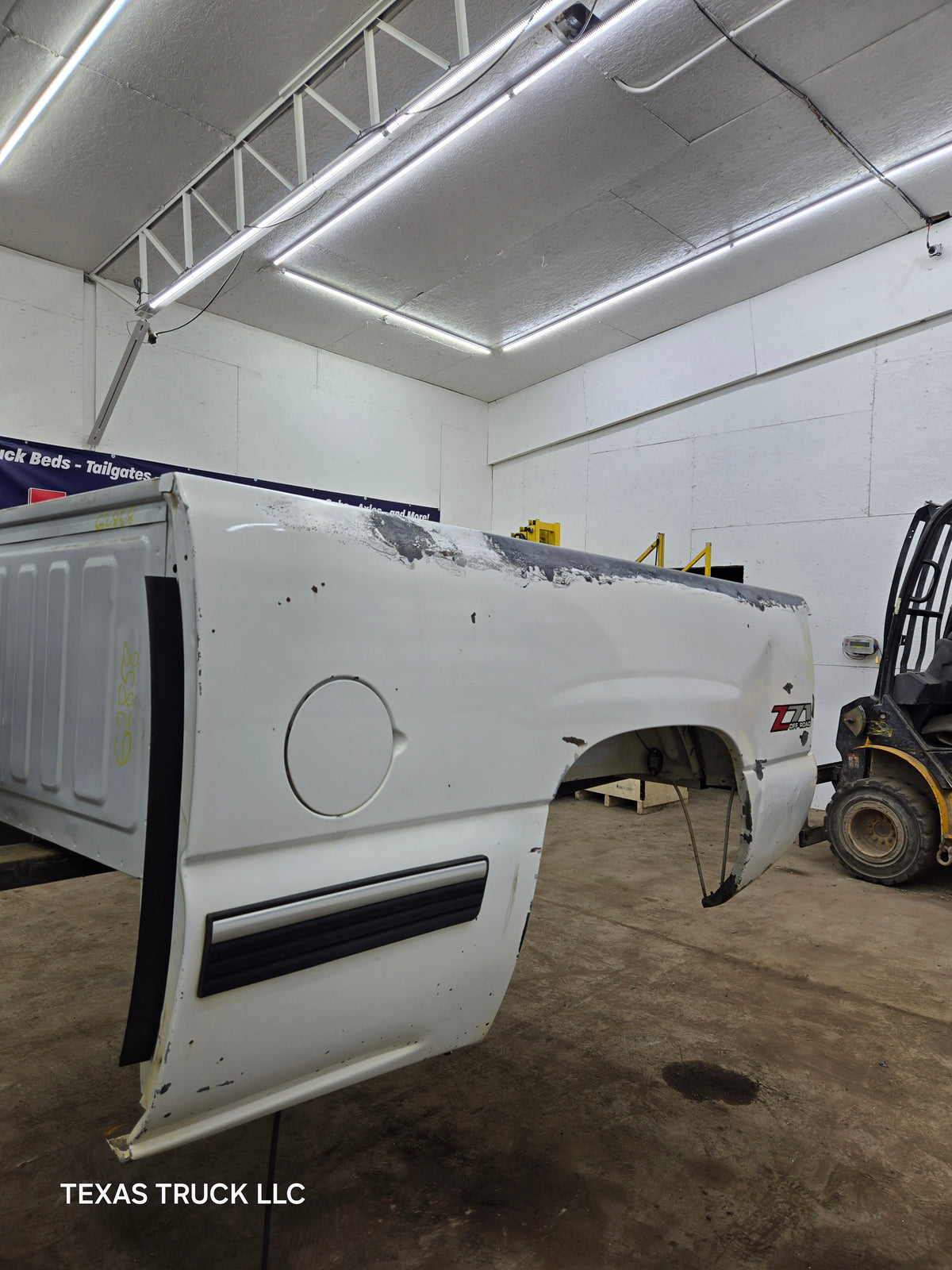1999-2007 Chevrolet Silverado / GMC Sierra 1500 2500HD 3500HD 6' 6" Short Truck Bed
