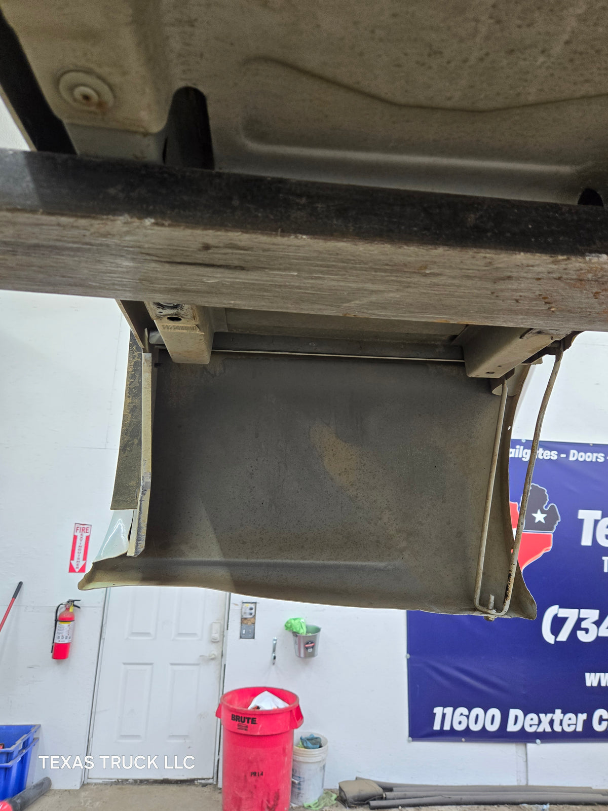 1999-2007 Chevrolet Silverado / GMC Sierra 1500 2500HD 3500HD 6' 6" Short Truck Bed