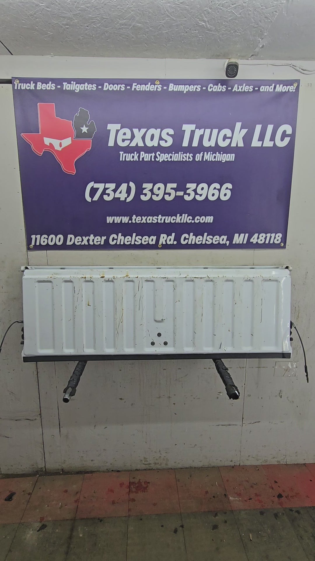 1999-2007 Chevrolet Silverado / GMC Sierra 1500 2500 3500 Tailgate - White